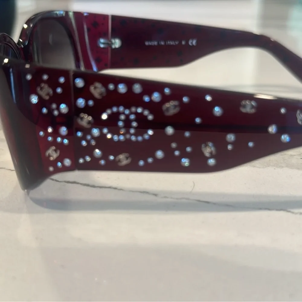 πCHANEL SWAROVSKI SUNGLASSES WITH CRYSTAL - Picture 3 of 10